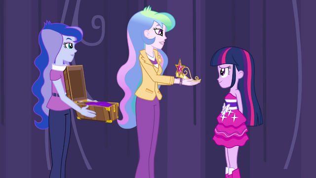 File:Celestia presents the crown to Twilight EG.png