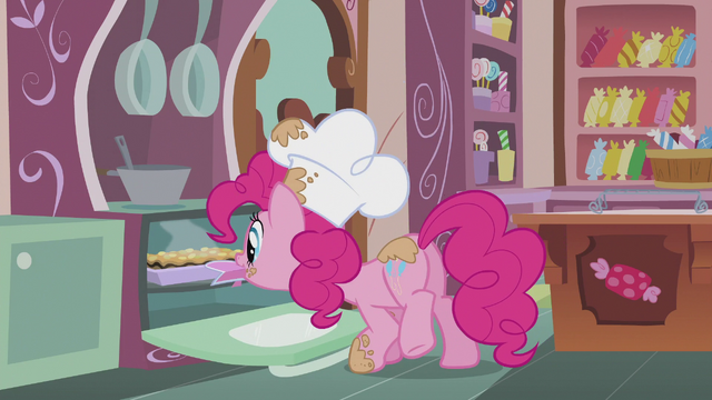 File:Pinkie taking out food from the oven S5E8.png