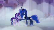 S06E25 Luna kładzie kopyto na Starlight.png