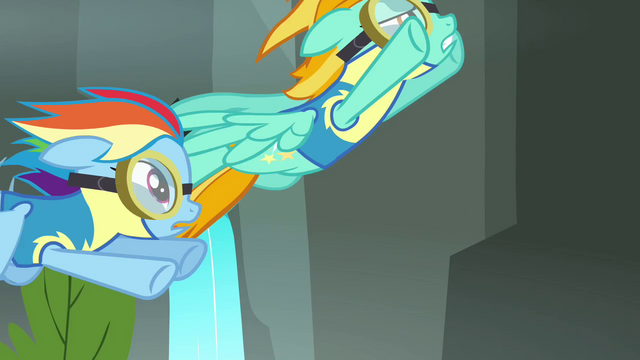 File:Lightning flying up S3E07.png