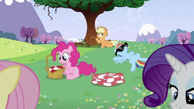 File:Applejack hears something S2E03.png