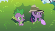 S01E15 Twilight w krzakach.png