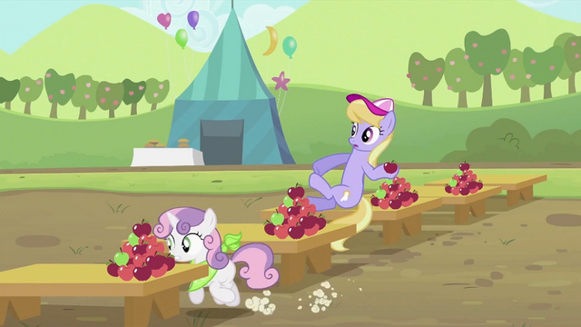File:Sweetie Belle running S2E05.png