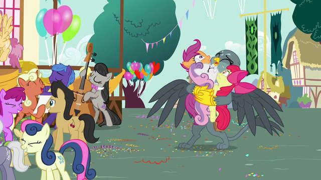 File:Gabby gratefully hugging the Crusaders S6E19.png