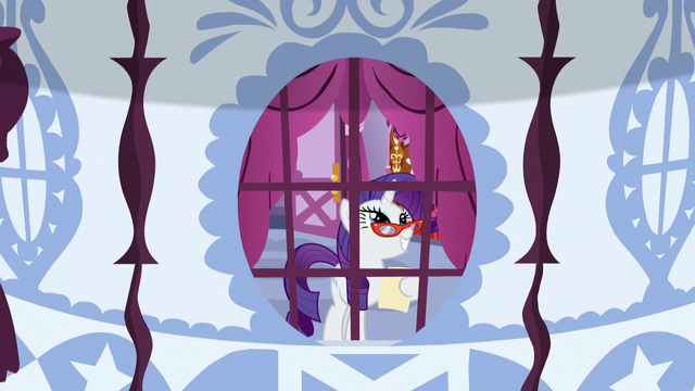 File:Rarity smiling big S5E14.png