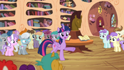 S04E15 Twilight wskazuje kopytkiem.png