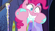 S06E21 Pinkie ubrudzona śmietaną.png