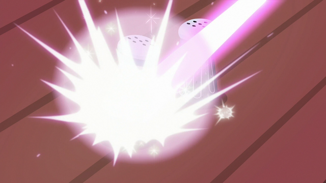 File:Transfiguration spell hits the salt shaker S7E2.png