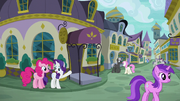 Pinkie y Rarity en Restaurant Row T6E12