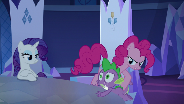 File:Pinkie Changeling knocks Spike against the table S6E25.png