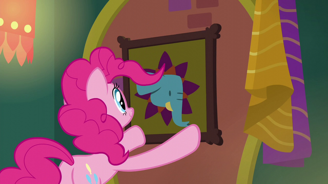 File:Pinkie Pie hanging up elephant portrait S6E12.png