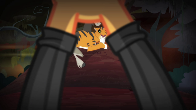 File:Chimera sees Applejack S4E17.png