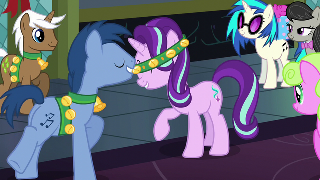 File:Noteworthy gives Starlight a bell collar S6E8.png