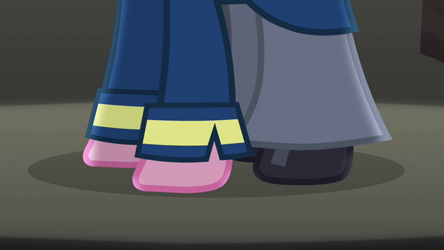 File:Bell bottoms S4E21.png
