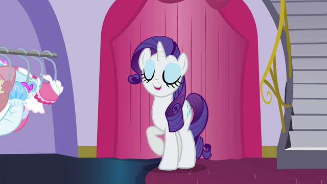 File:Rarity "attention, everypony!" S5E14.png