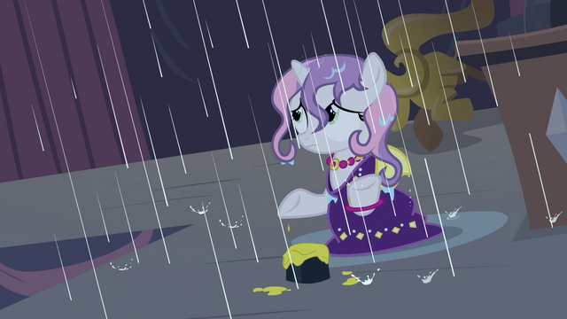 File:Sweetie looks up S4E19.png