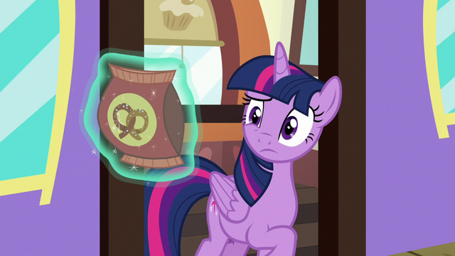 File:Twilight looks skeptical at bag of pretzels S7E2.png