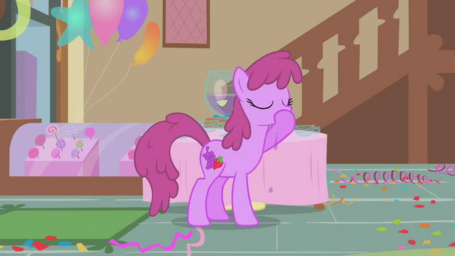 File:Berryshine Drink S1E12.png