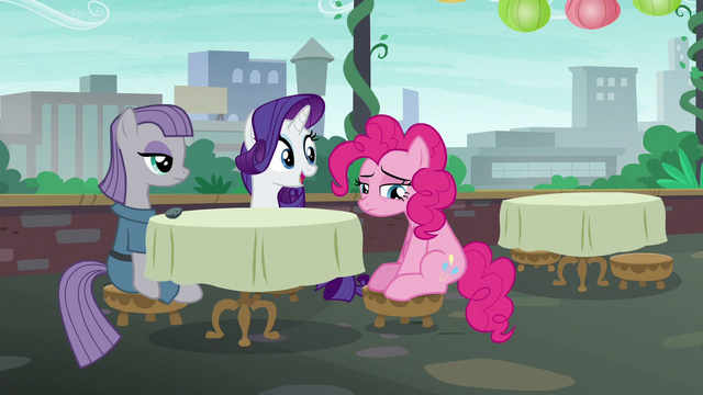 File:Rarity "your hooves must be sparkling clean!" S6E3.png