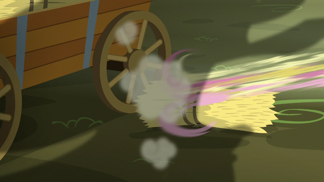 File:Fluttershy skedaddles S5E21.png
