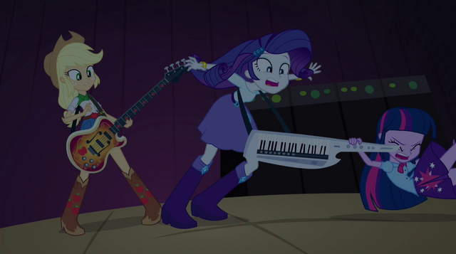 File:Twilight snags onto Rarity's keytar EG2.png