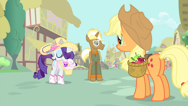 File:Rarity 'it's hauling apples!' S4E13.png