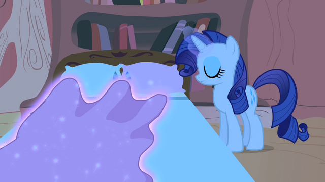 File:Rarity making the bed S1E08.png