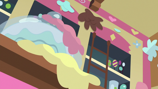 File:Sugarcube Corner walls covered in frosting S7E3.png