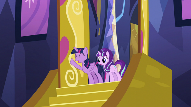 File:Twilight waving S5E26.png