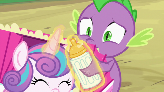 File:Spike grabbing Flurry Heart's bottle S7E3.png