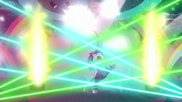 File:Coloratura's performance supported by laser light show and pyrotechnics S5E24.png
