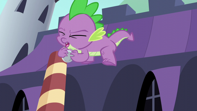 File:Spike catches the polo ball S5E10.png