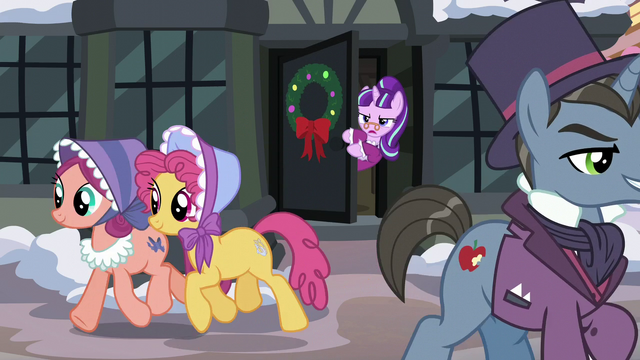 File:Snowfall opens the door S06E08.png