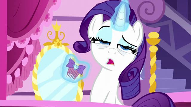 File:Rarity looking half-asleep S5E13.png