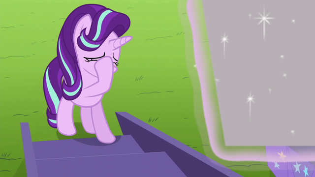 File:Starlight Glimmer face-hoofs S6E6.png