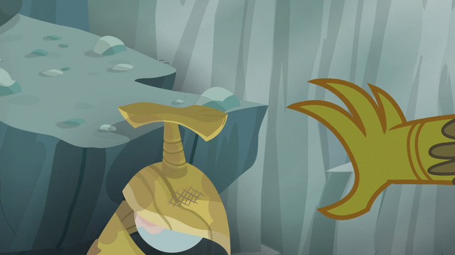 File:Gilda reaches for the Idol of Boreas again S5E8.png