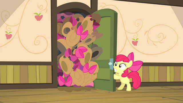 File:Hats and bows about to fall down S4E17.png