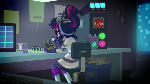 File:Twilight Sparkle finishing the robot CPU SS5.png