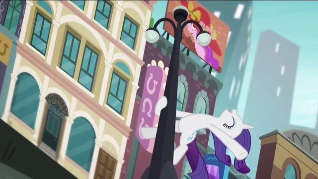File:Rarity swinging from a lamppost RPBB3.png