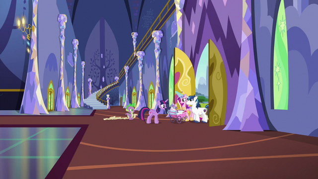 File:Twilight Sparkle greeting Flurry Heart S7E3.png
