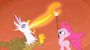 Assando mashmallows com a Gilda S1E05.png