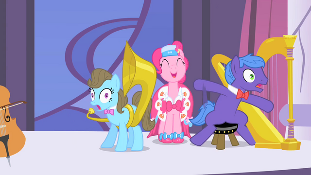 File:Pinkie Pie singing S1E26.png
