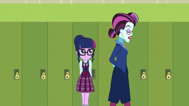File:Cinch talks to Twilight in the CHS hallway EG3.png