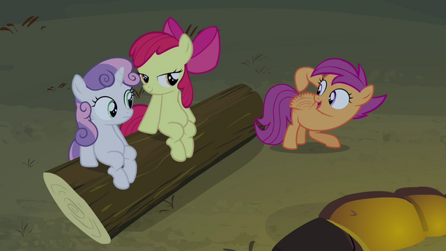 File:Scootaloo points at her wings S3E06.png
