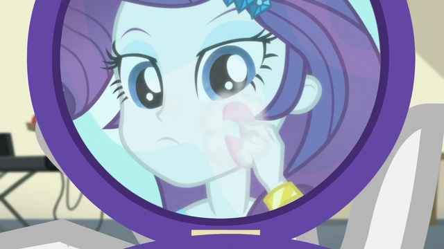 File:Rarity applying makeup EG3.png