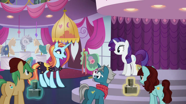 File:Sassy claims dress name is difficult to explain S5E14.png