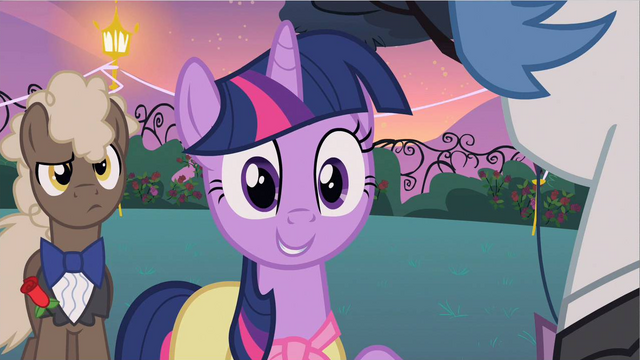 File:Twilight this dress S2E9.png