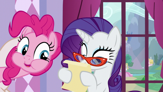 File:A mouthful Pinkie "What's it say?" S5E14.png
