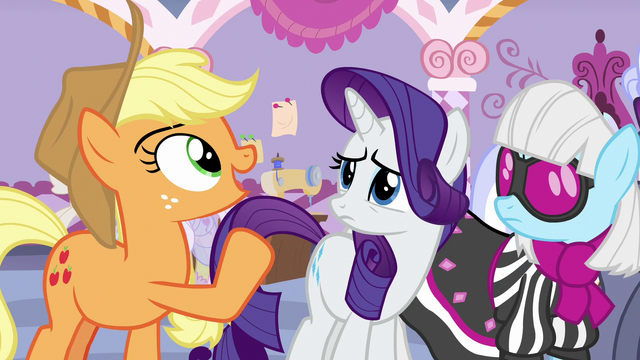 File:Applejack "you just slide it on ya" S7E9.png