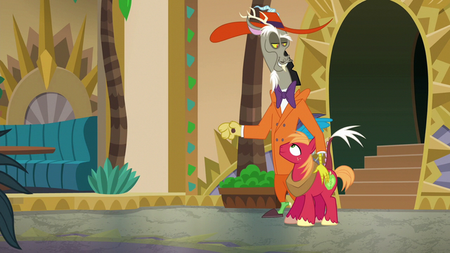 File:Big Mac approves of Discord's guys' night S6E17.png